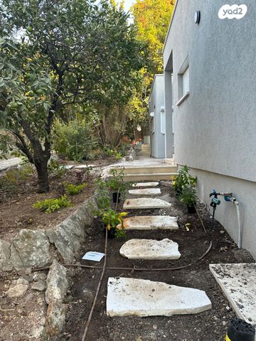 דו משפחתי, האורנים 51, טבעון הוותיקה, קרית טבעון