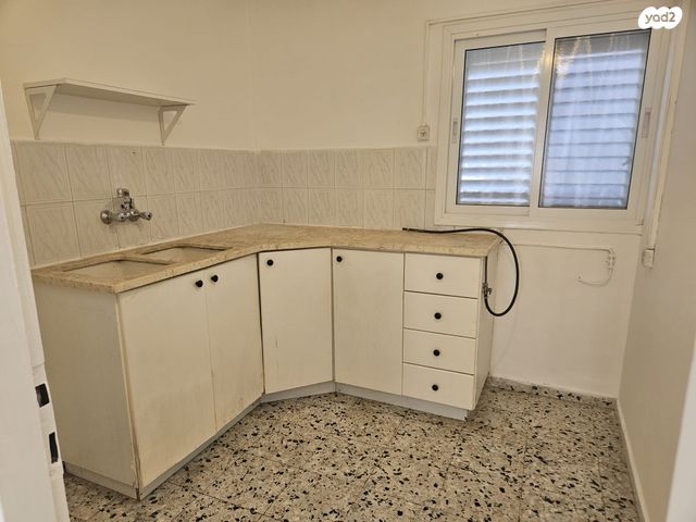 מנחם עמוסי 10