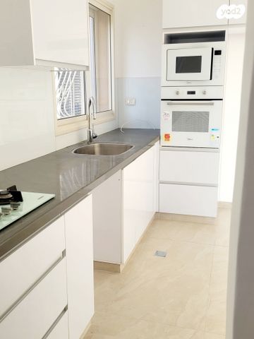 דירה, אהרון קרון, ראשונים, ראשון לציון