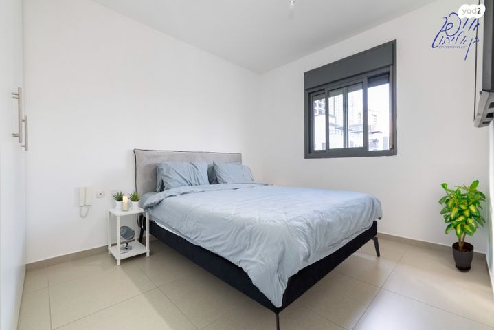 דירה, אורנה פורת, הרקפות, ראשון לציון