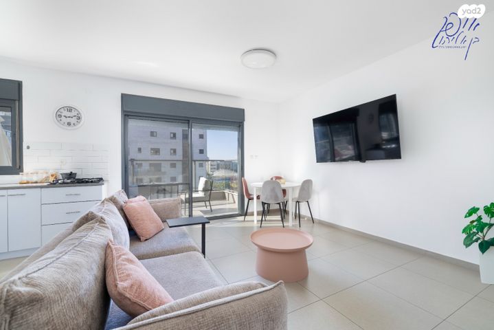 דירה, אורנה פורת, הרקפות, ראשון לציון