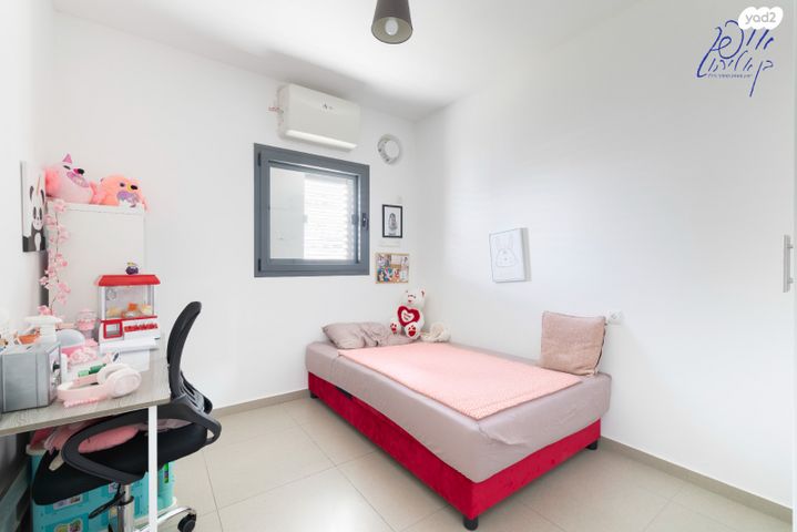 דירה, אורנה פורת, הרקפות, ראשון לציון