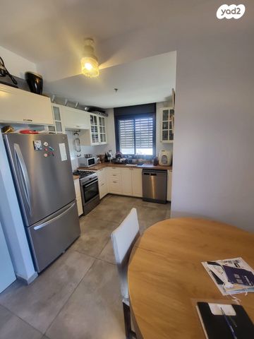 גג/ פנטהאוז, הגבול רוטשילד, בת ים