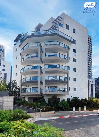 דירה, אורנה פורת, הרקפות, ראשון לציון