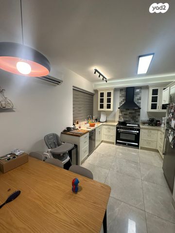 דירה, מרדכי אנילביץ', קרית ויצמן, רעננה