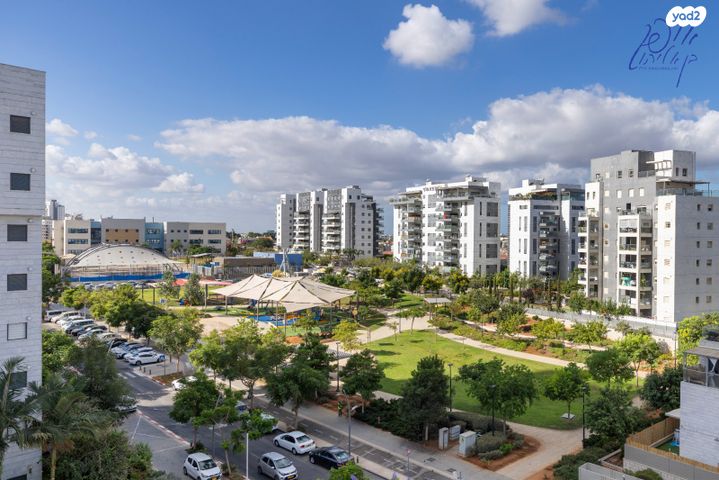 דירה, אורנה פורת, הרקפות, ראשון לציון