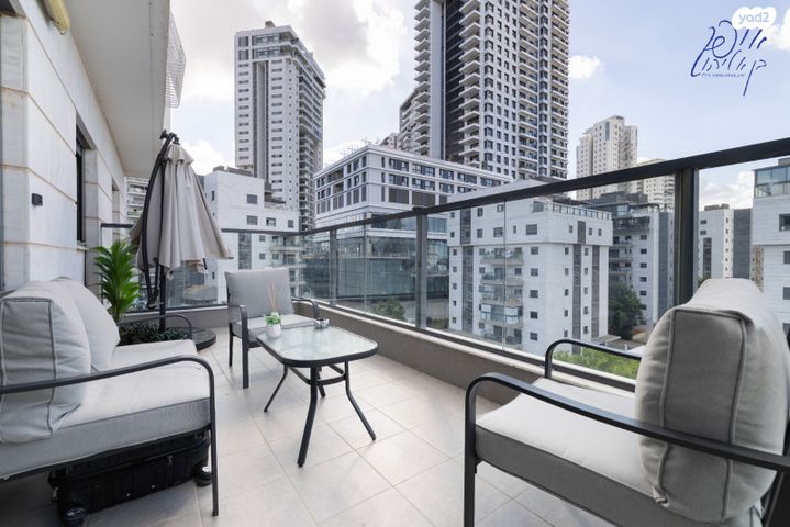 דירה, אורנה פורת, הרקפות, ראשון לציון