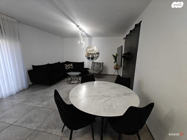 דירה, עץ המשאלות, אדמית / יערית, שלומי