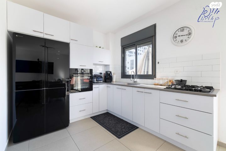 דירה, אורנה פורת, הרקפות, ראשון לציון