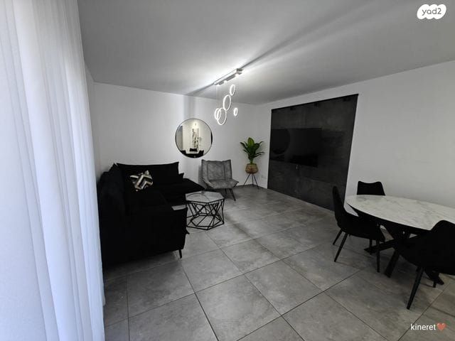 דירה, עץ המשאלות, אדמית / יערית, שלומי