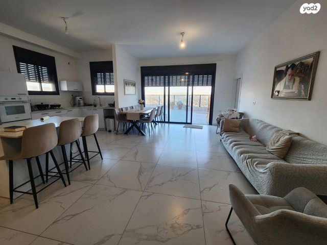 גג/ פנטהאוז, דרך ארץ, חריש