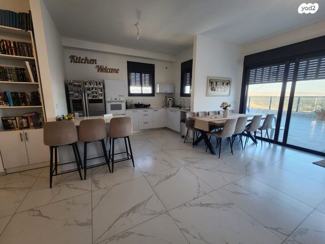 גג/ פנטהאוז, דרך ארץ, חריש