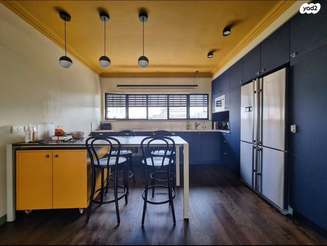 דופלקס, יצחק זיקו גרציאני, הזמר העברי, כפר סבא