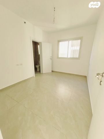 דירה, אהרון קרון, ראשונים, ראשון לציון