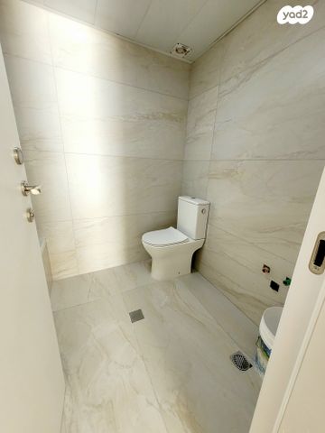 דירה, אהרון קרון, ראשונים, ראשון לציון