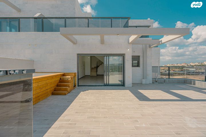 גג/ פנטהאוז, דרך ארץ, חריש