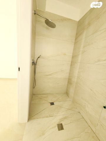 דירה, אהרון קרון, ראשונים, ראשון לציון