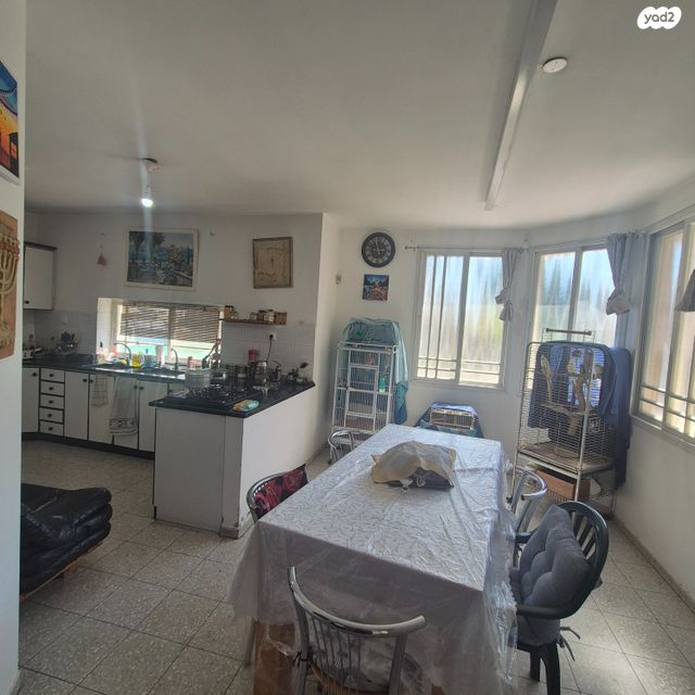 דו משפחתי, אבן גבירול, רחובות