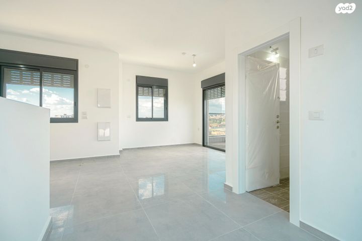 גג/ פנטהאוז, דרך ארץ, חריש