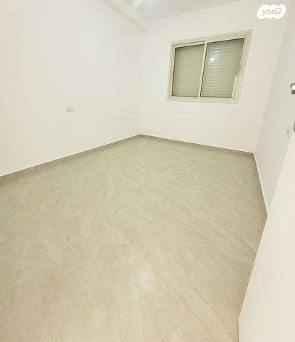 דירה, אהרון קרון, ראשונים, ראשון לציון