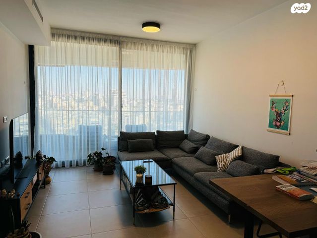 דרך מנחם בגין 160