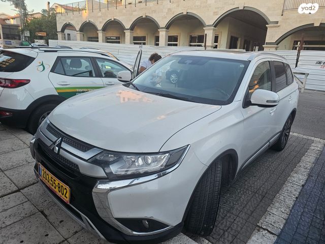 מיצובישי אאוטלנדר