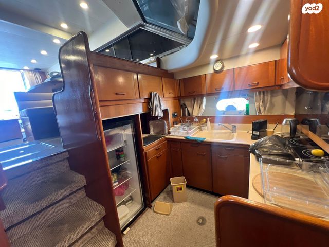 יאכטות - סירות מנוע