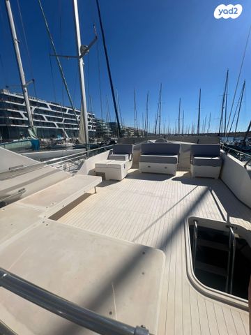 יאכטות - סירות מנוע