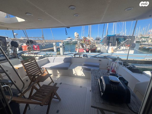 יאכטות - סירות מנוע