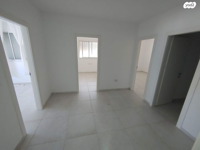 דו משפחתי, ניצנים, ניצנים, ניצנים