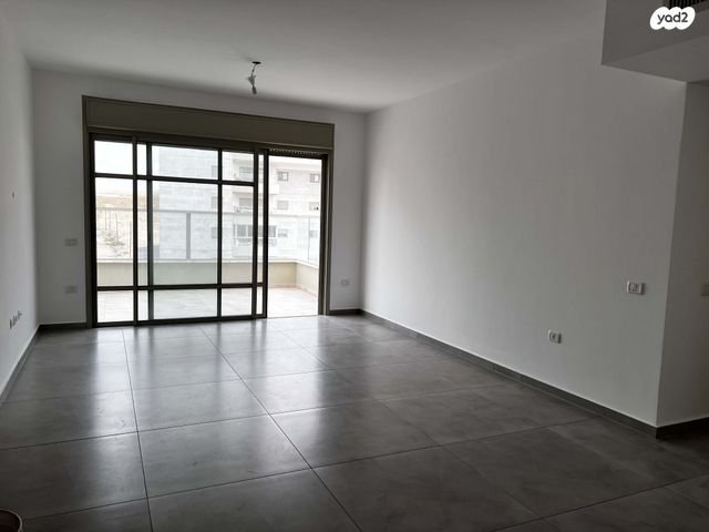 דירה, הרב אברהם קוק 27, השחר, דימונה