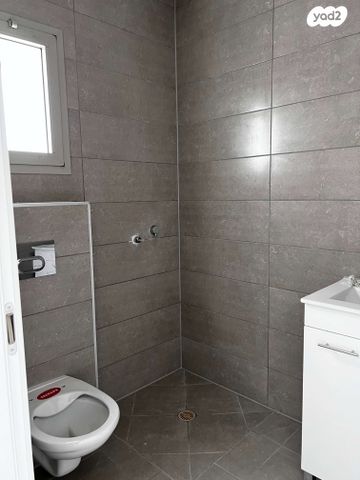 דירה, הרב אברהם קוק 27, השחר, דימונה