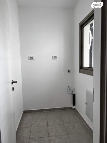 דירה, הרב אברהם קוק 27, השחר, דימונה