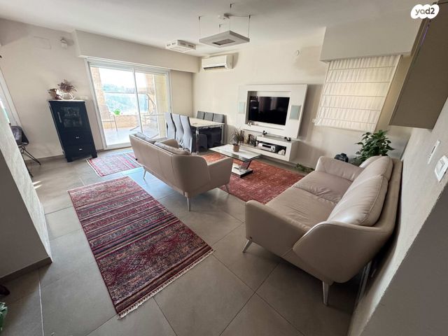 טריפלקס, יורם רונן 30, גבעת משואה, ירושלים