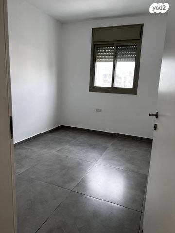 דירה, הרב אברהם קוק 27, השחר, דימונה