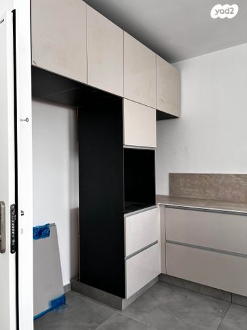 דירה, הרב אברהם קוק 27, השחר, דימונה