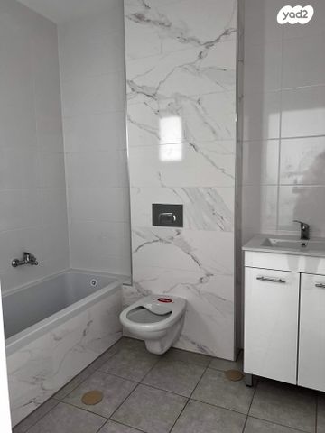 דירה, הרב אברהם קוק 27, השחר, דימונה