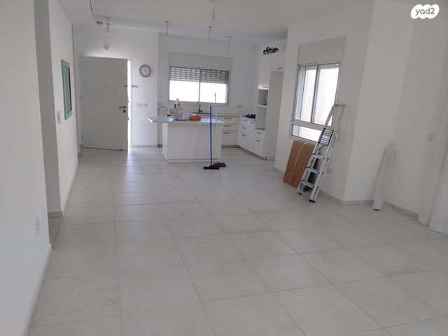 דו משפחתי, ניצנים, ניצנים, ניצנים