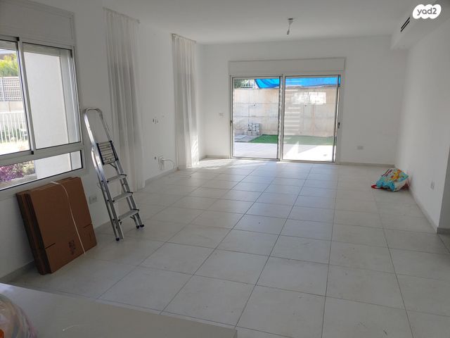 דו משפחתי, ניצנים, ניצנים, ניצנים