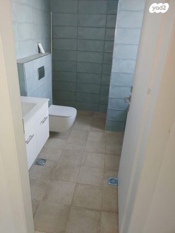 דו משפחתי, ניצנים, ניצנים, ניצנים