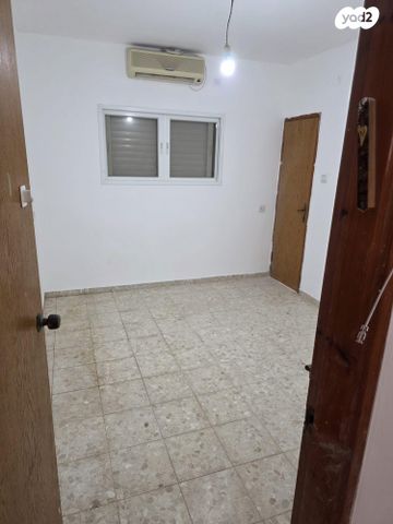 בית פרטי/ קוטג', שדרות בר יהודה 49, הנרקיסים, קרית מלאכי