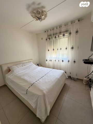 דירה, יהודה אלקלעי, נווה אלון, עכו