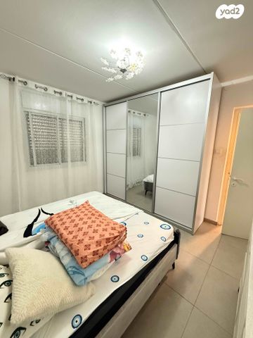 דירה, יהודה אלקלעי, נווה אלון, עכו