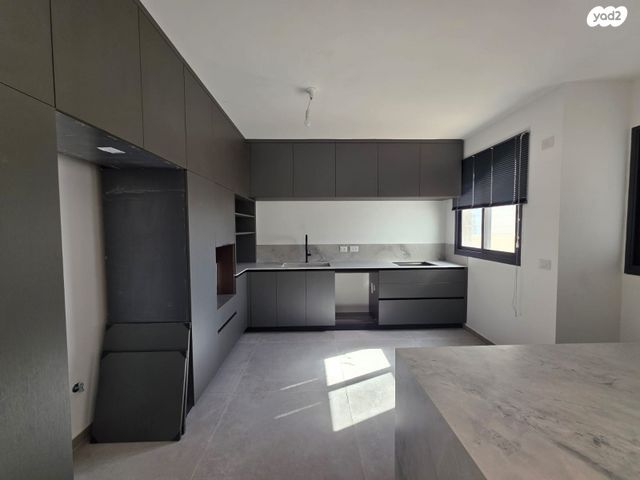 דירת גן, שמעון פרס, מורשת, מודיעין מכבים רעות