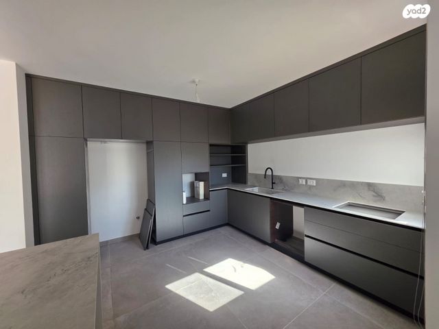 דירת גן, שמעון פרס, מורשת, מודיעין מכבים רעות