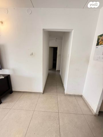 דירה, יהודה אלקלעי, נווה אלון, עכו