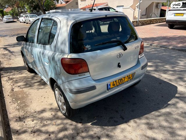 טויוטה יאריס