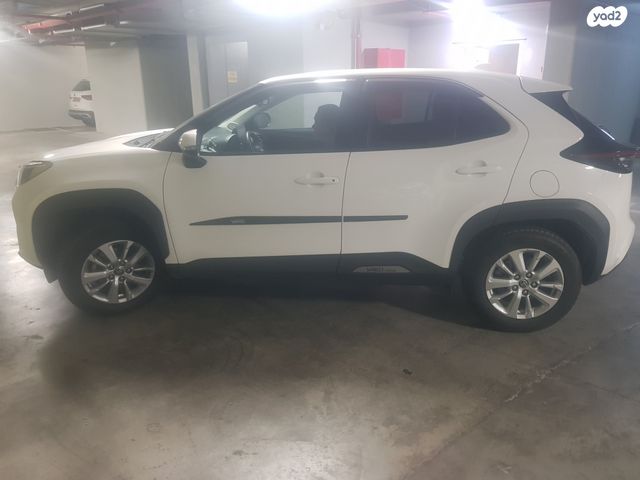 מודעת רכב טויוטה יאריס קרוס