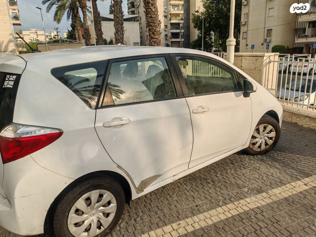 מודעת רכב טויוטה ורסו-S