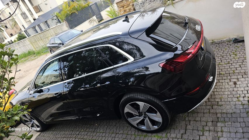 מודעת רכב אאודי E-tron